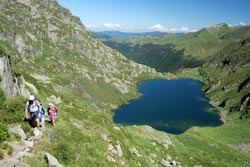 Etang du Garbet et étang Bleu : par Coumebière Etang du Garbet et étang Bleu : par Coumebière